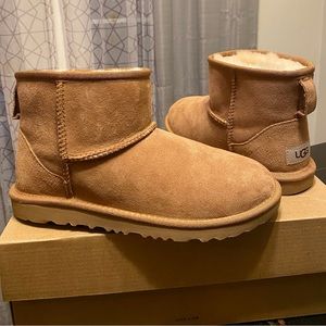 YOUTH CLASSIC MINI UGGS
